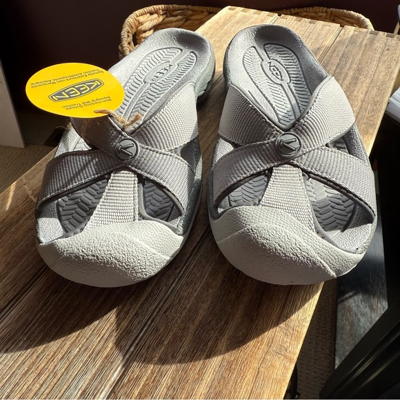 Keen Women's Bali Slide Sandal with Cross Strap Design and Cushioned Sole - Picture 12 of 17